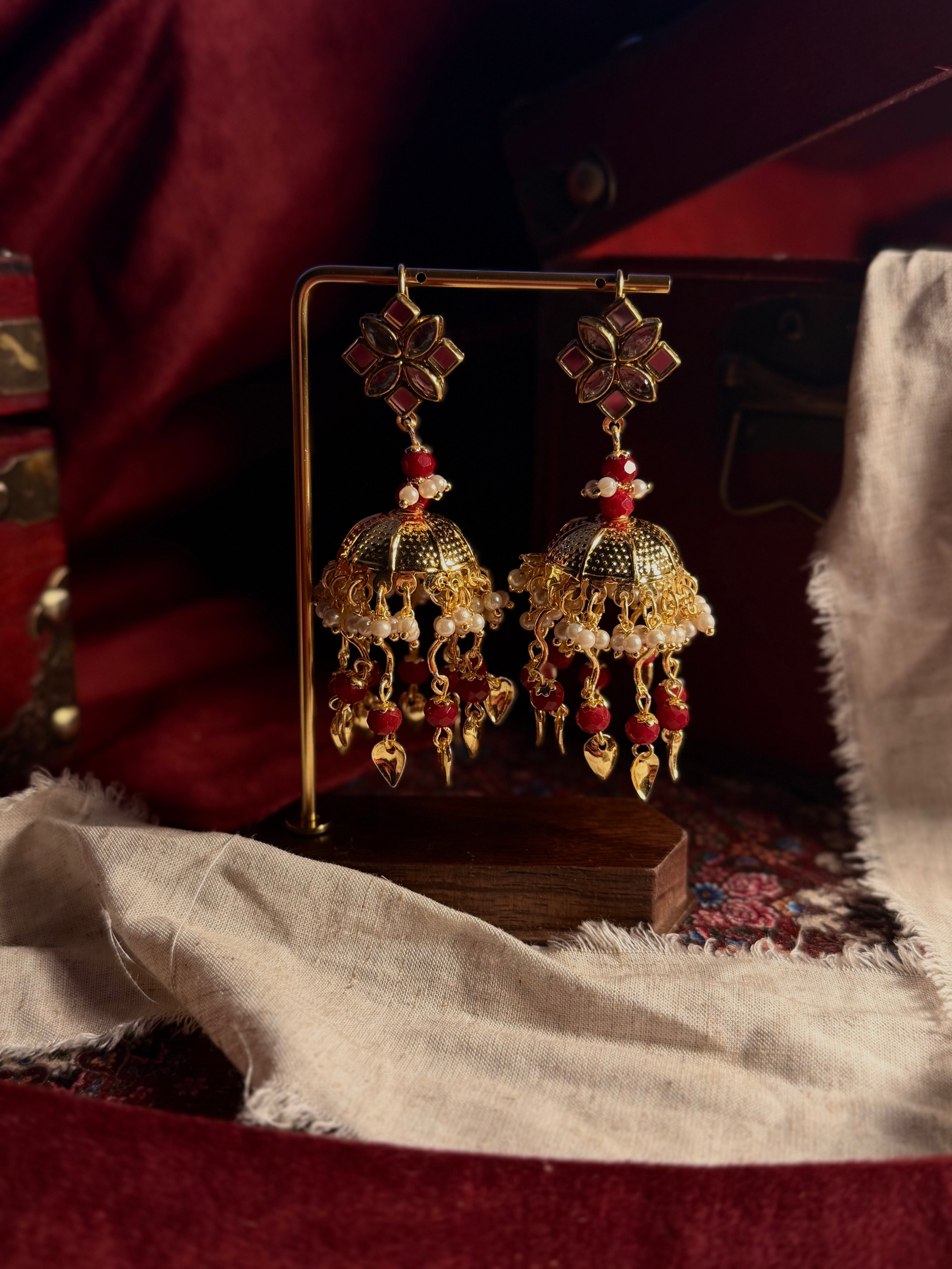 Pippal Jhumke: Surkh